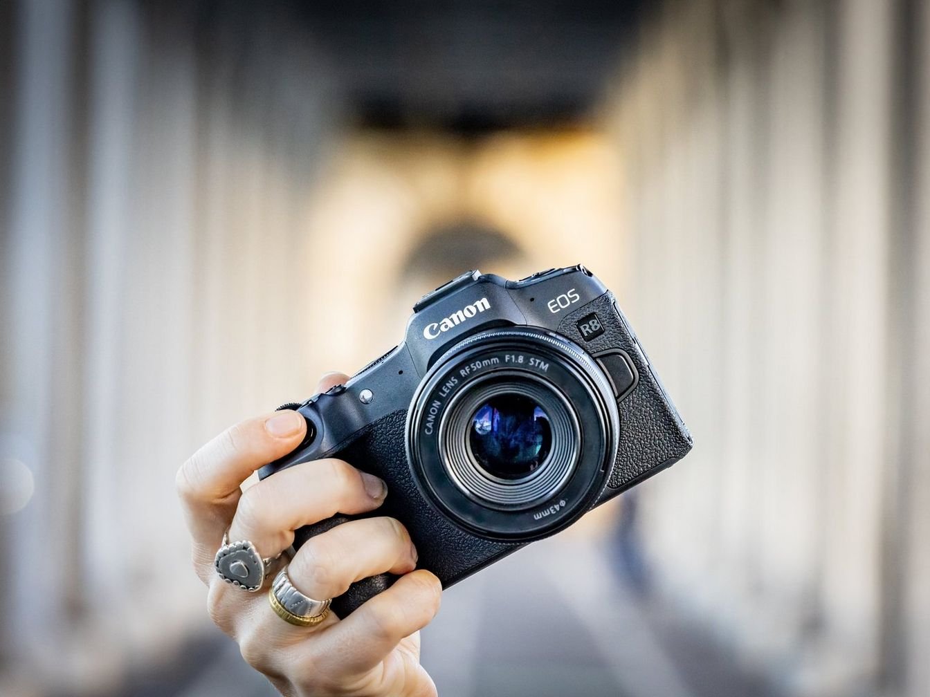 Máy ảnh Canon EOS R8 mirrorless full-frame - Review Máy Ảnh